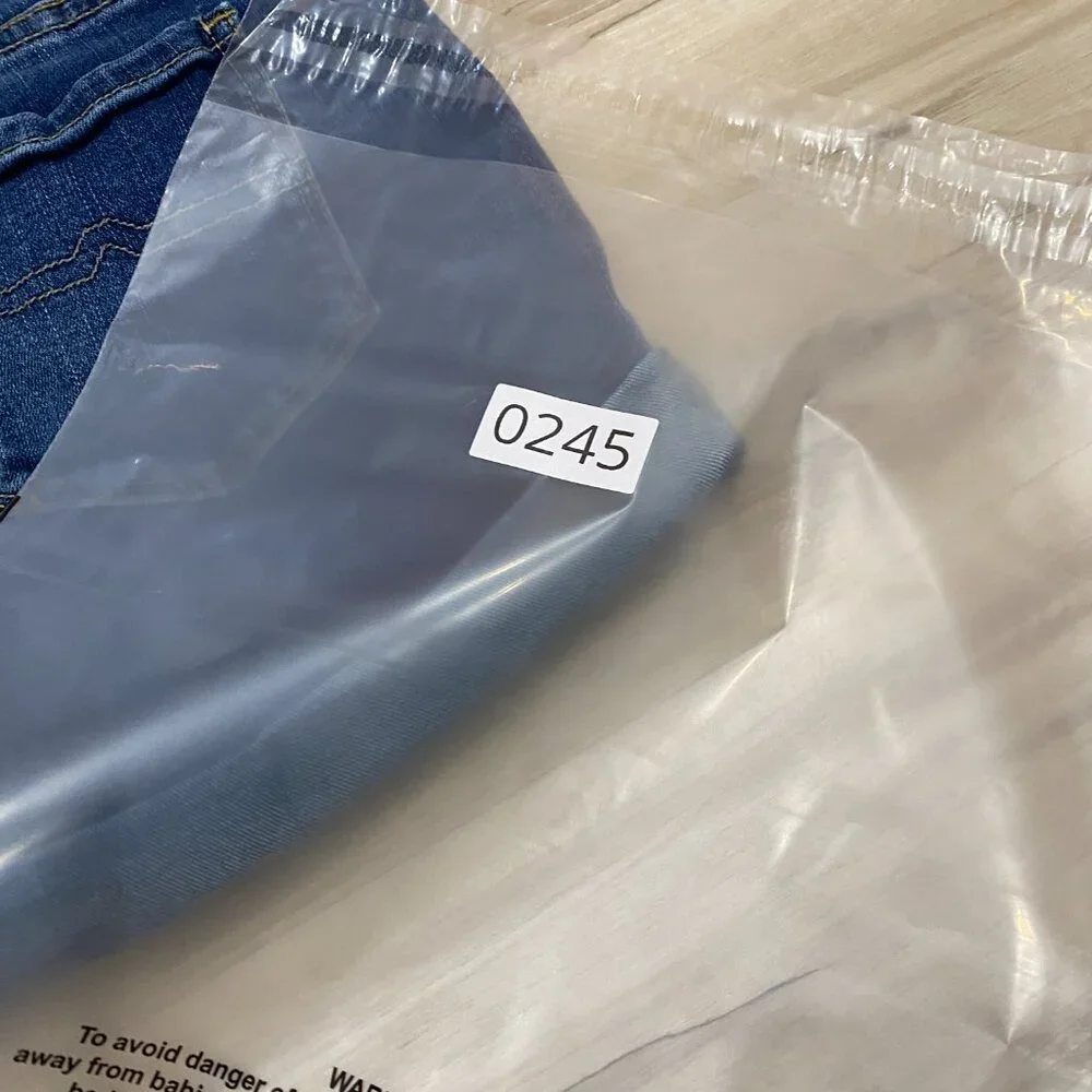 Arizona Jeans Women’s Size 7 Rolled Cuff Denim Shorts Mid Rise 0245 - Picture 3 of 6